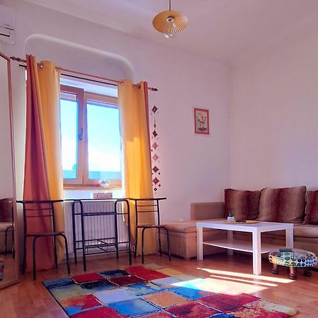 Super Central - Lovely One-Bedroom Apartment On Victoriei Avenue Bucureşti Exterior foto